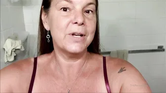 carriemoon onlyfans amazing female caresses shaved pussy