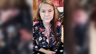carriemoon onlyfans dark haired bitch gently pulls pussy
