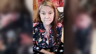 carriemoon onlyfans dark haired bitch gently pulls pussy