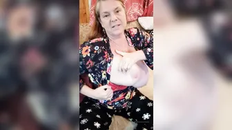 carriemoon onlyfans dark haired bitch gently pulls pussy