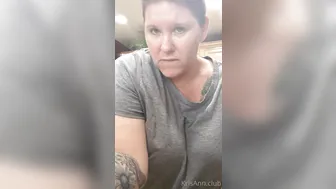 bustykrisann onlyfans dressing/undressing