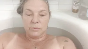 carriemoon onlyfans mature hottie caresses shaved cunt