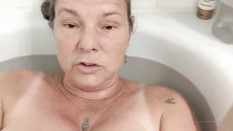carriemoon onlyfans mature hottie caresses shaved cunt