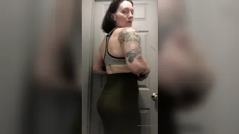 bettie_bondage onlyfans female in stockings having fun with a phallus