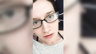 bettie_bondage onlyfans big breasted female - pussy fingers