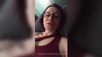 bettie_bondage onlyfans crazy beauty takes off her red dress