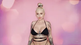 vickyaisha onlyfans cute chick shows off gorgeous body