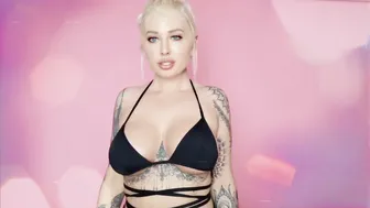 vickyaisha onlyfans cute chick shows off gorgeous body
