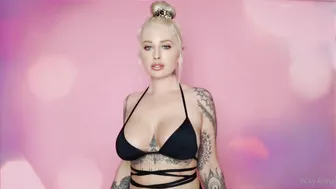 vickyaisha onlyfans cute chick shows off gorgeous body