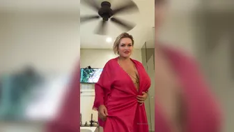 olyriaroy onlyfans vicious skin hot jerks off the anus