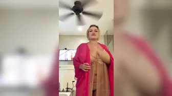 olyriaroy onlyfans vicious skin hot jerks off the anus