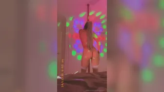 breelouisexoxo onlyfans playing with a vibrator