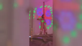 breelouisexoxo onlyfans playing with a vibrator