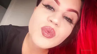 raquelroperxx onlyfans cute slut caresses intimate places