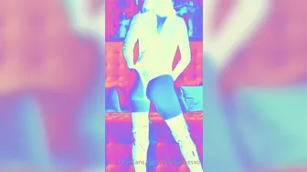 dylanjamesxo onlyfans crazy queen gently pulls the vagina