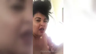 jaylenerio onlyfans babe masturbates with phallus