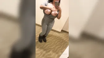 jaylenerio onlyfans teasing his gap with her middle finger
