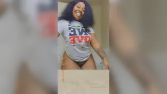 diorlips onlyfans  cam girl  masturbates shaved vagina