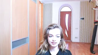 vikki_walker chaturbate busty hottie fucks handjob cunt