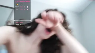wetsparkles chaturbate big tit babe bares sexy body