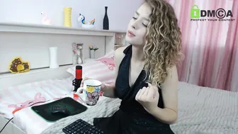 sweet_oh chaturbate busty mare caresses pussy