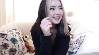 pretty_mi_mi chaturbate plump bitch creases her boobs