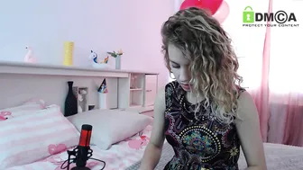 sweet_oh chaturbate a cool lady is dancing a striptease slowly