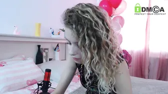 sweet_oh chaturbate a cool lady is dancing a striptease slowly