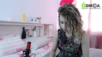 sweet_oh chaturbate a cool lady is dancing a striptease slowly