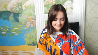 avroraharper chaturbate caresses the clitoris under the table