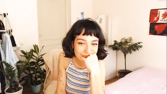 naughty_trish chaturbate petite babe gently masturbates cunt