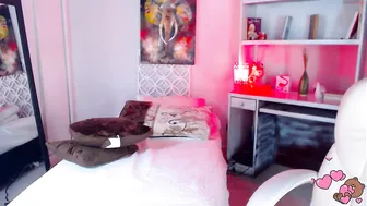 nicole_keith chaturbate pretty lady puts on juicy vagina