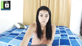 the_little_mouse chaturbate writes pen on boobs and ass