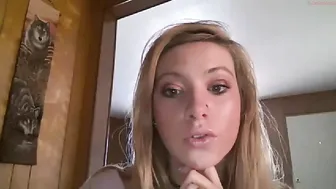 amiliaversace chaturbate shy babe shows shaved cunt