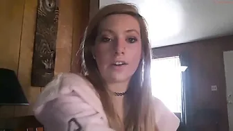 amiliaversace chaturbate shy babe shows shaved cunt