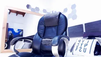 kylie_heaven chaturbate big ass blonde in stockings twisting her ass