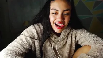 naughty_angel_x chaturbate sexy blonde pulls pussy hand