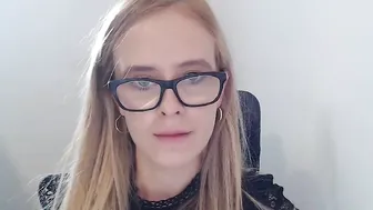 kristinkax chaturbate cute confused lustfully communicates in fries