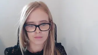 kristinkax chaturbate cute confused lustfully communicates in fries