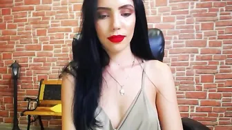 illegal__ chaturbate busty slut brings herself to squirt