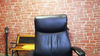 illegal__ chaturbate busty slut brings herself to squirt