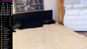 kriss_kiss__ chaturbate attractive model fucks pussy with sex toy