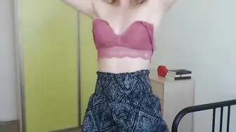 kelsimonro chaturbate home julia squeezes her tits