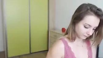 kelsimonro chaturbate home julia squeezes her tits