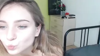 kelsimonro chaturbate busty  girl  jerks her pussy and squirts