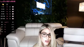 gigielliot chaturbate naked handjob on the floor