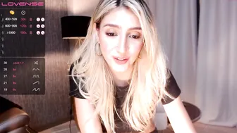 gigielliot chaturbate busty chick talks in french