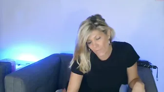 girlsuper4040 chaturbate blonde goddess is dug into both holes.