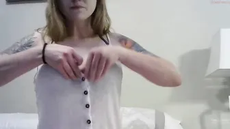 xxx_mila_xxx a young queen fucks both holes