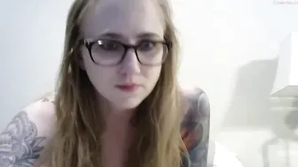 xxx_mila_xxx a young queen fucks both holes
